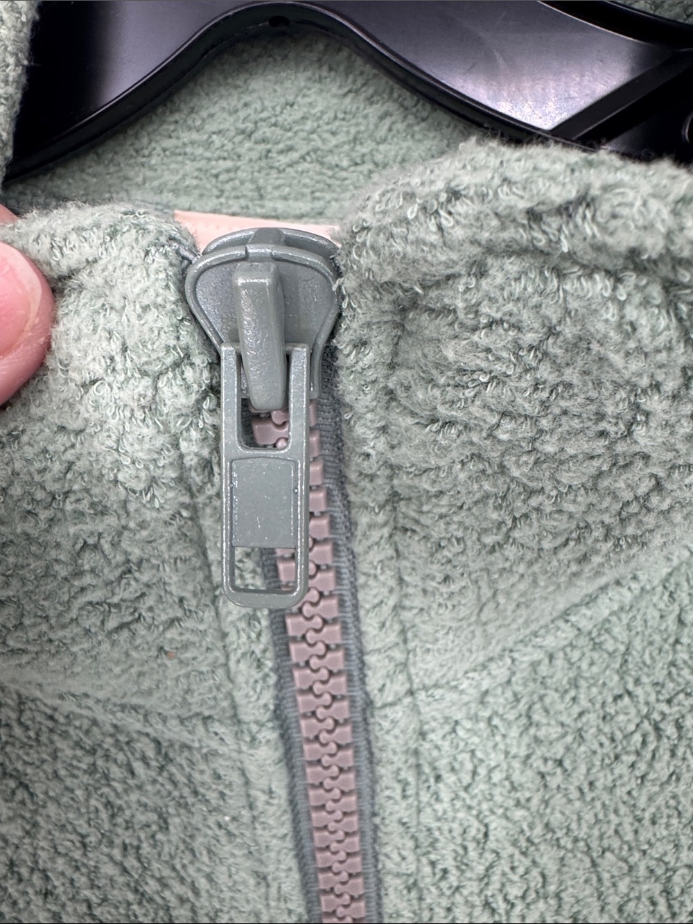 Vintage-Style Green Half-Zip Fleece‎ Pullover by Hilton Hotels Las Vegas XL - Picture 5 of 9